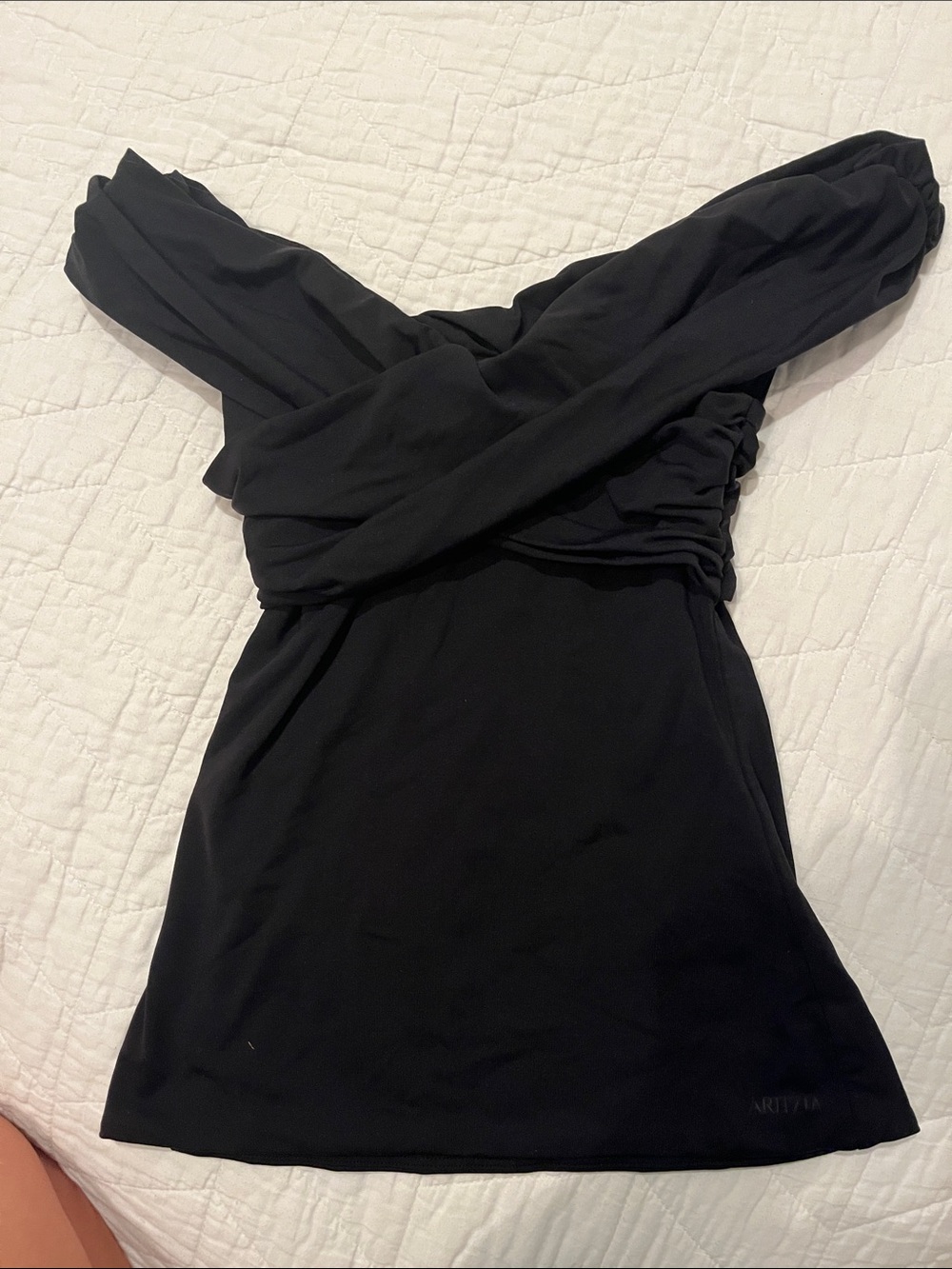 Off the shoulder women’s contour aritzia top